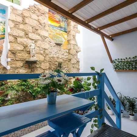 Wonderful Renovated Apartment With Private Patio Athen Eksteriør billede