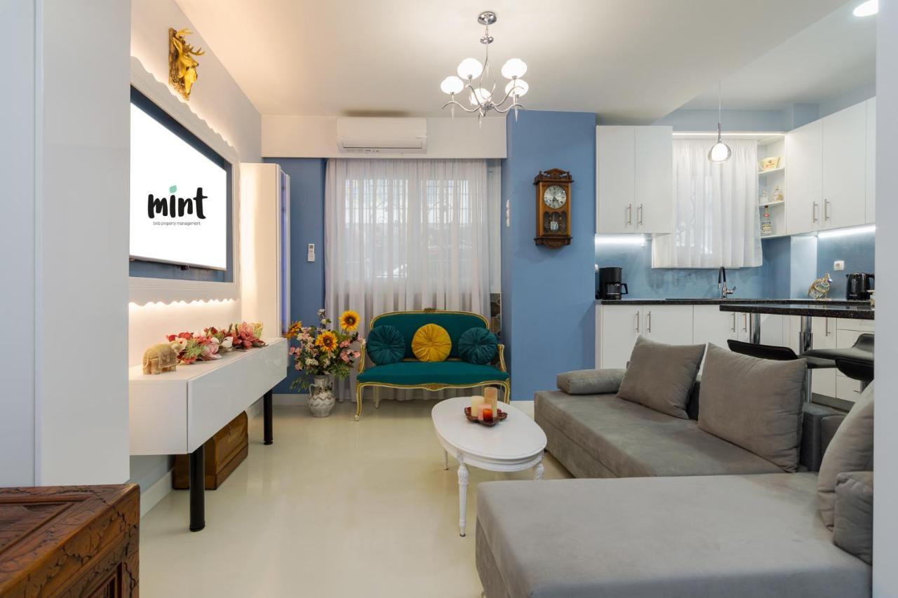 Wonderful Renovated Apartment With Private Patio Athen Eksteriør billede