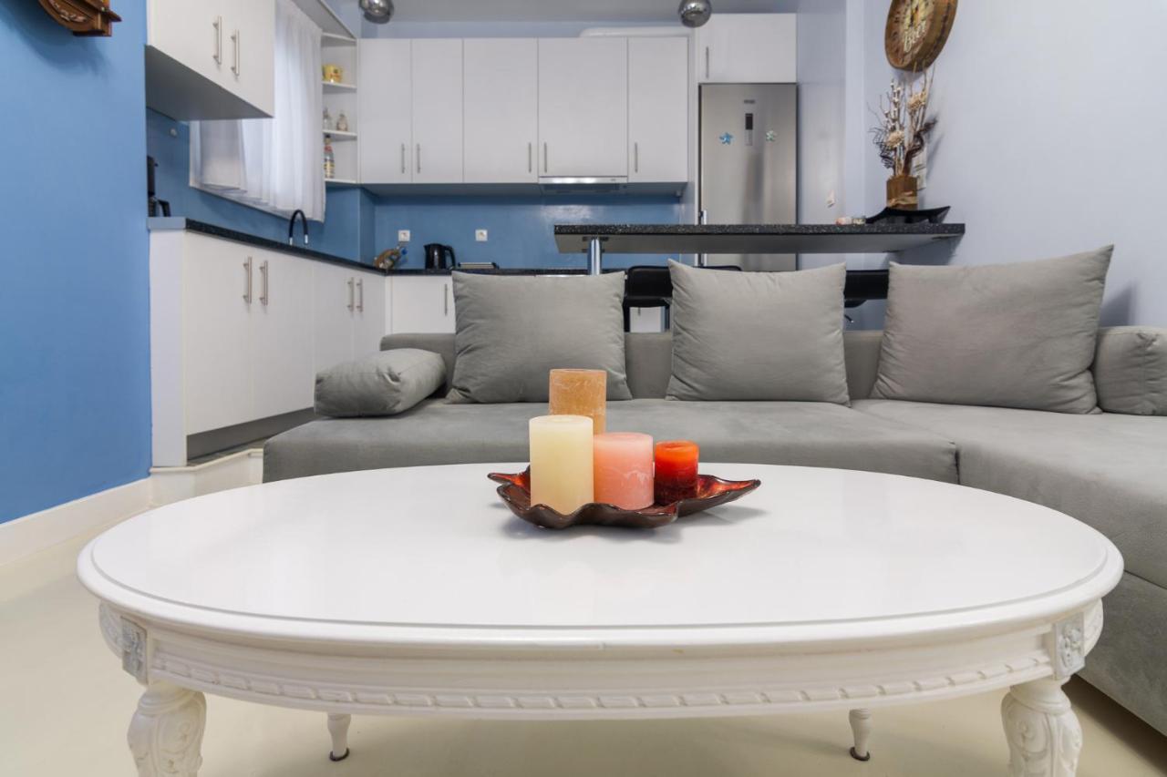 Wonderful Renovated Apartment With Private Patio Athen Eksteriør billede
