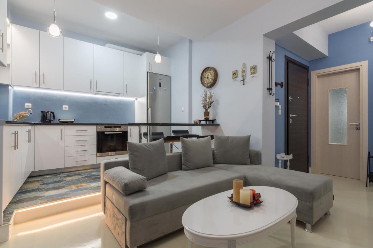 Wonderful Renovated Apartment With Private Patio Athen Eksteriør billede