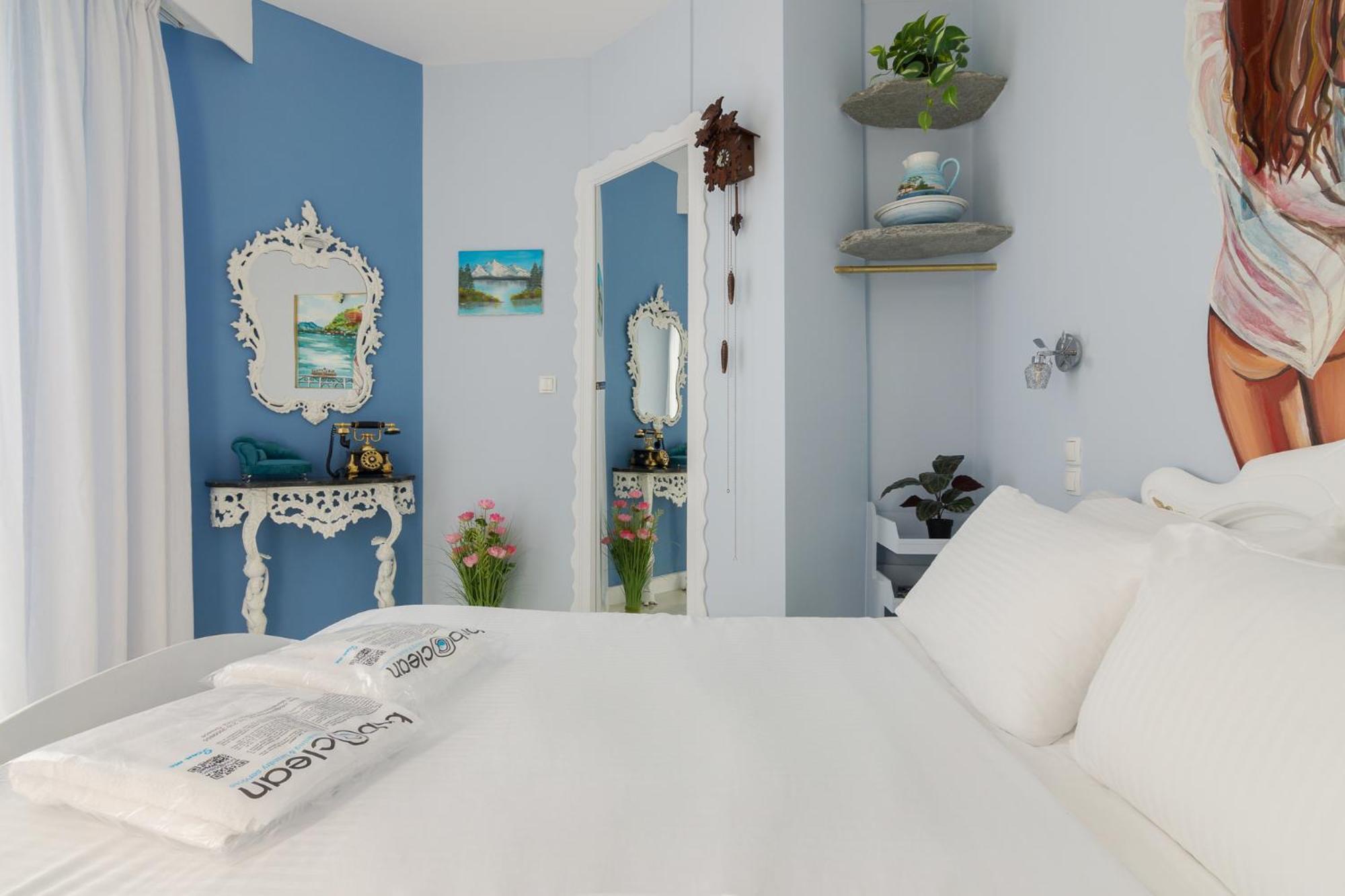 Wonderful Renovated Apartment With Private Patio Athen Eksteriør billede