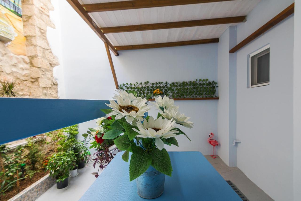 Wonderful Renovated Apartment With Private Patio Athen Eksteriør billede